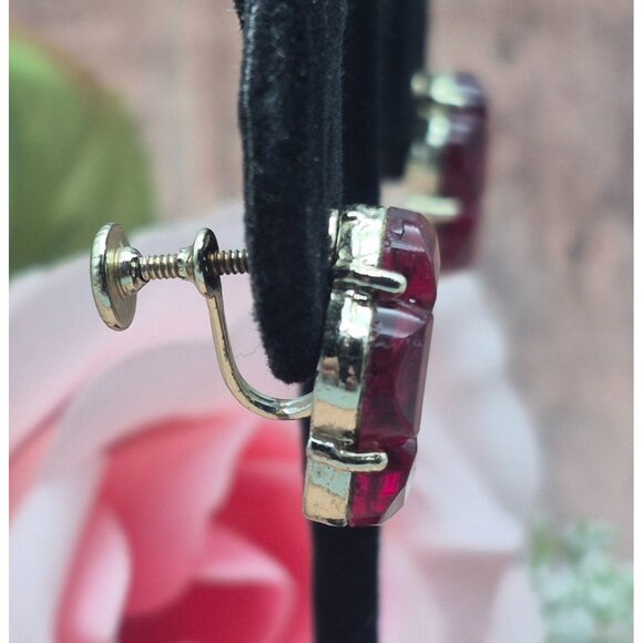 Beautiful Vintage Gold Tone Red Flower Screw Back Clip On Earrings - Picture 4 of 8